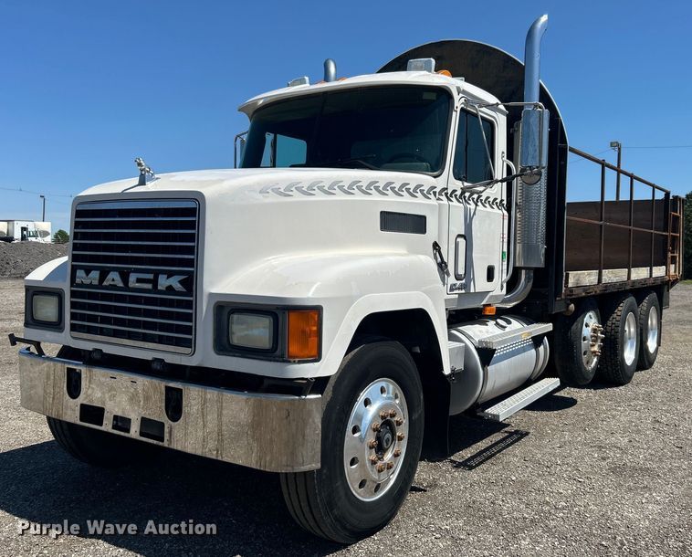 image for item EG1447 2000 Mack CH613 flatbed truck
