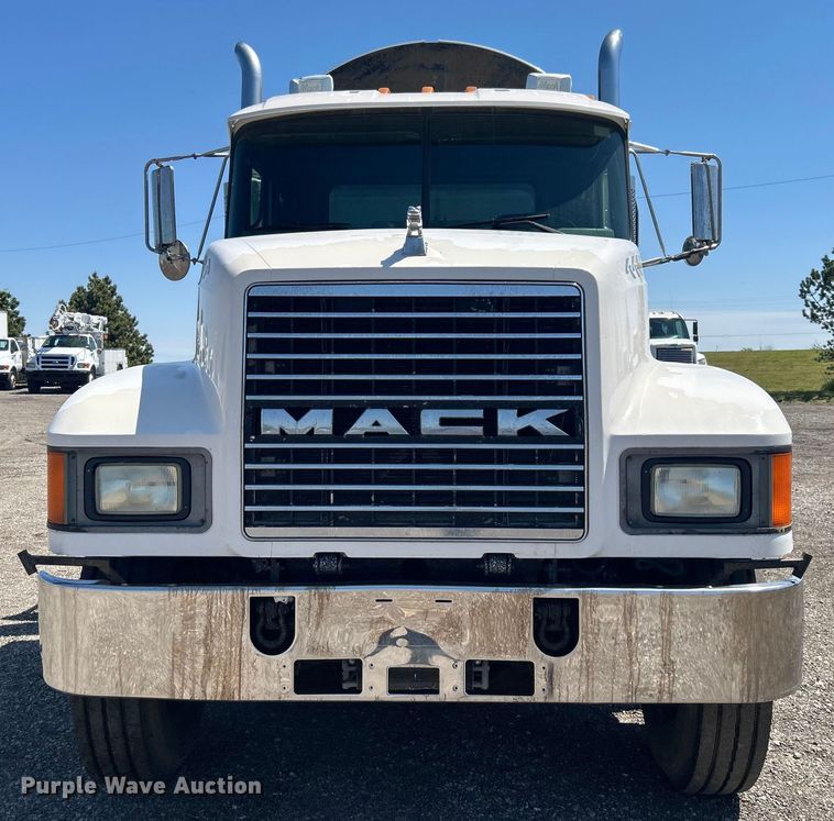 image for item EG1447 2000 Mack CH613 flatbed truck