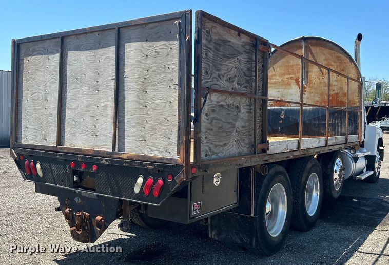 image for item EG1447 2000 Mack CH613 flatbed truck