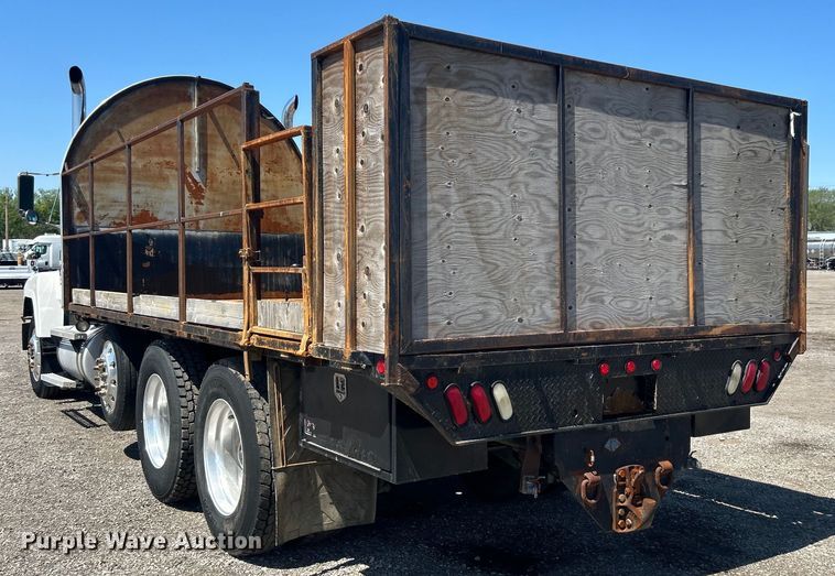 image for item EG1447 2000 Mack CH613 flatbed truck