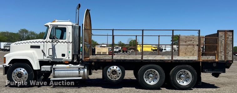 image for item EG1447 2000 Mack CH613 flatbed truck