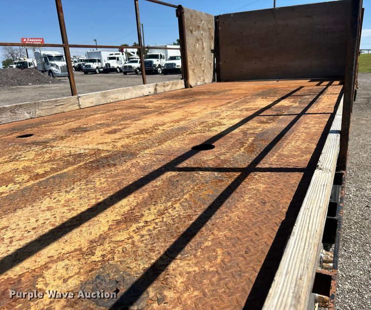 image for item EG1447 2000 Mack CH613 flatbed truck