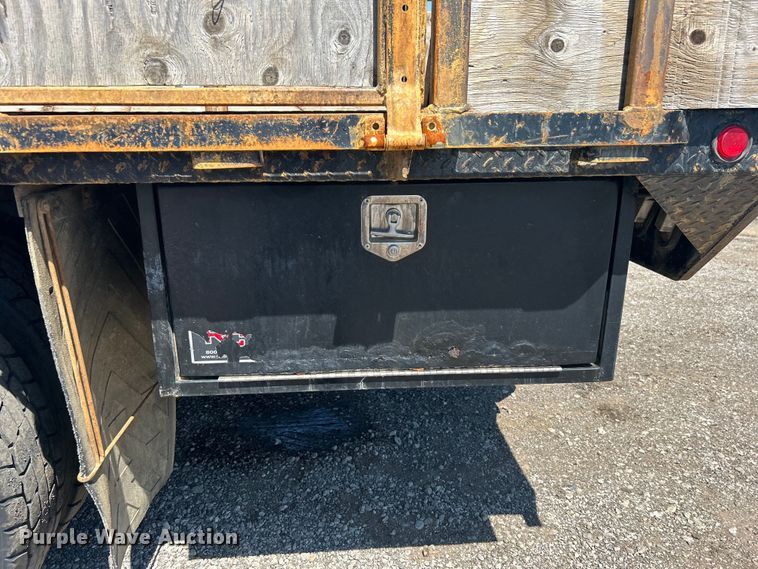 image for item EG1447 2000 Mack CH613 flatbed truck