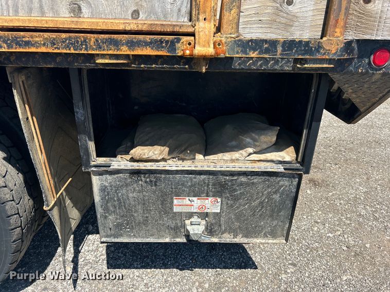 image for item EG1447 2000 Mack CH613 flatbed truck