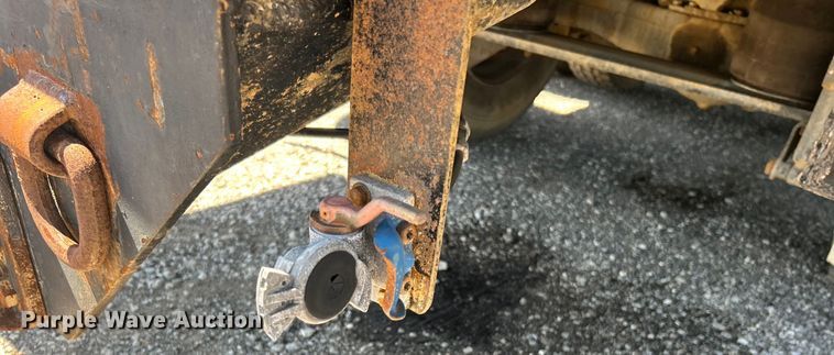 image for item EG1447 2000 Mack CH613 flatbed truck