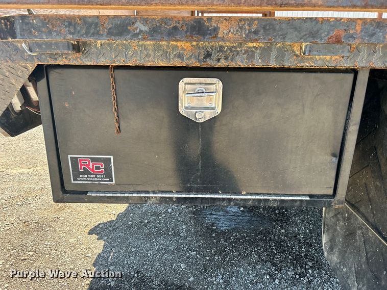 image for item EG1447 2000 Mack CH613 flatbed truck