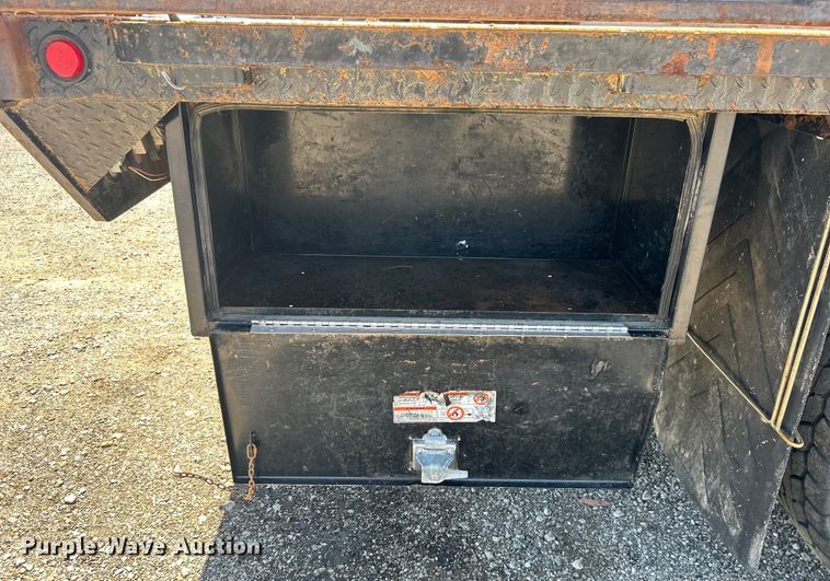 image for item EG1447 2000 Mack CH613 flatbed truck