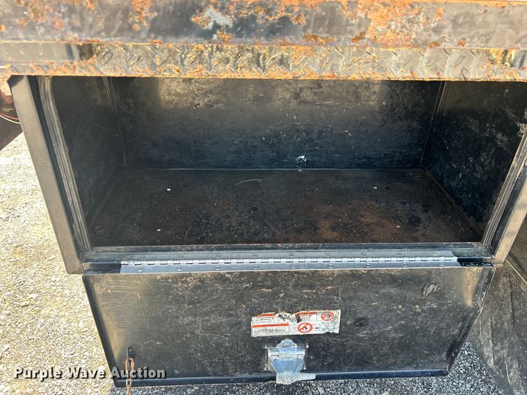 image for item EG1447 2000 Mack CH613 flatbed truck