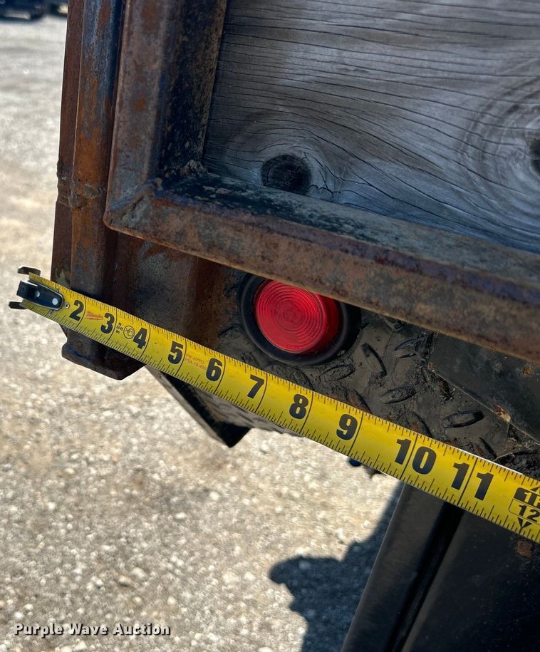 image for item EG1447 2000 Mack CH613 flatbed truck