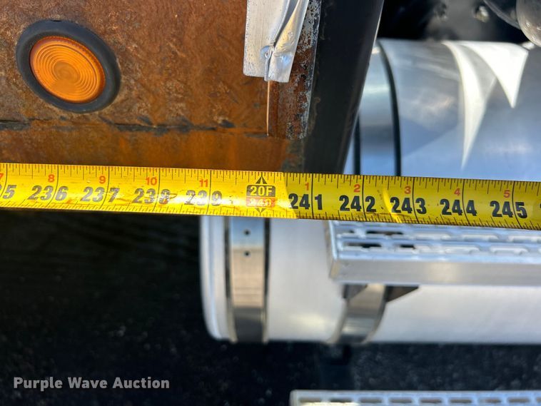 image for item EG1447 2000 Mack CH613 flatbed truck