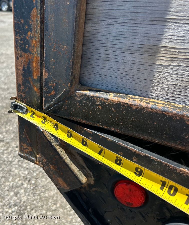 image for item EG1447 2000 Mack CH613 flatbed truck