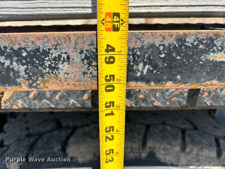 image for item EG1447 2000 Mack CH613 flatbed truck