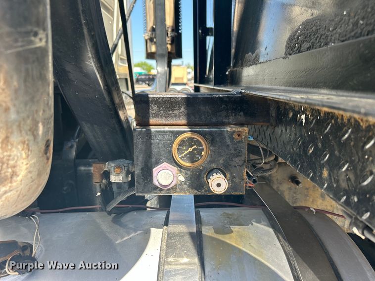 image for item EG1447 2000 Mack CH613 flatbed truck