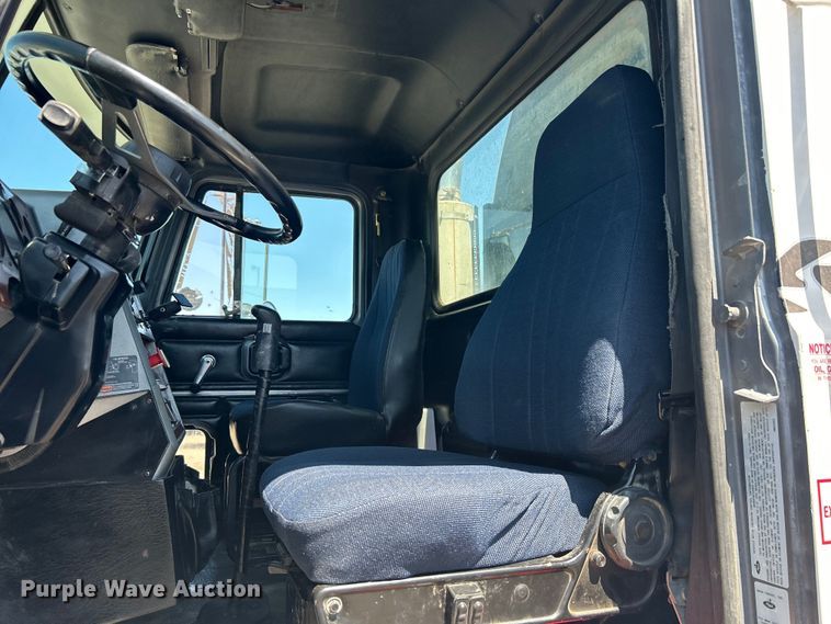 image for item EG1447 2000 Mack CH613 flatbed truck