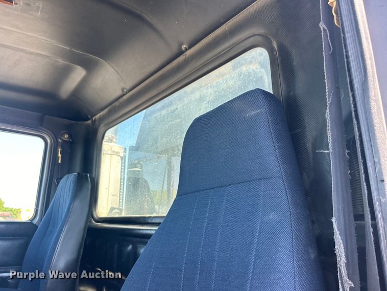 image for item EG1447 2000 Mack CH613 flatbed truck