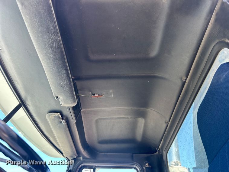 image for item EG1447 2000 Mack CH613 flatbed truck