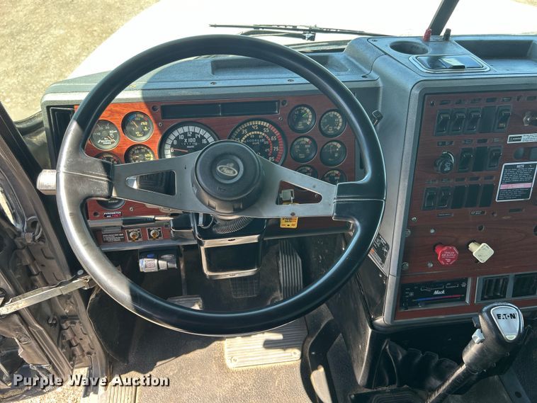 image for item EG1447 2000 Mack CH613 flatbed truck