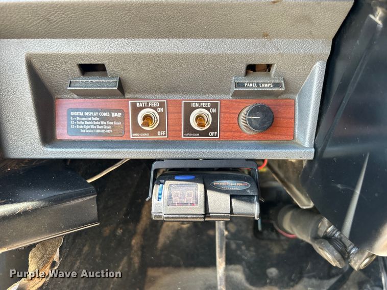 image for item EG1447 2000 Mack CH613 flatbed truck