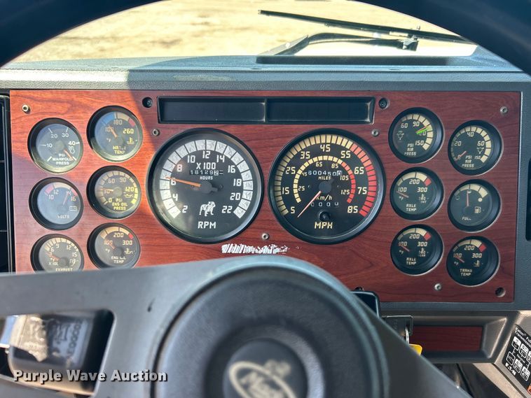 image for item EG1447 2000 Mack CH613 flatbed truck