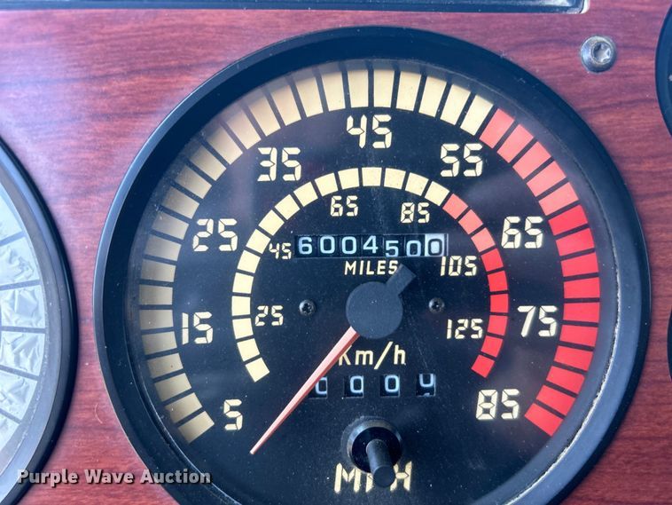 image for item EG1447 2000 Mack CH613 flatbed truck