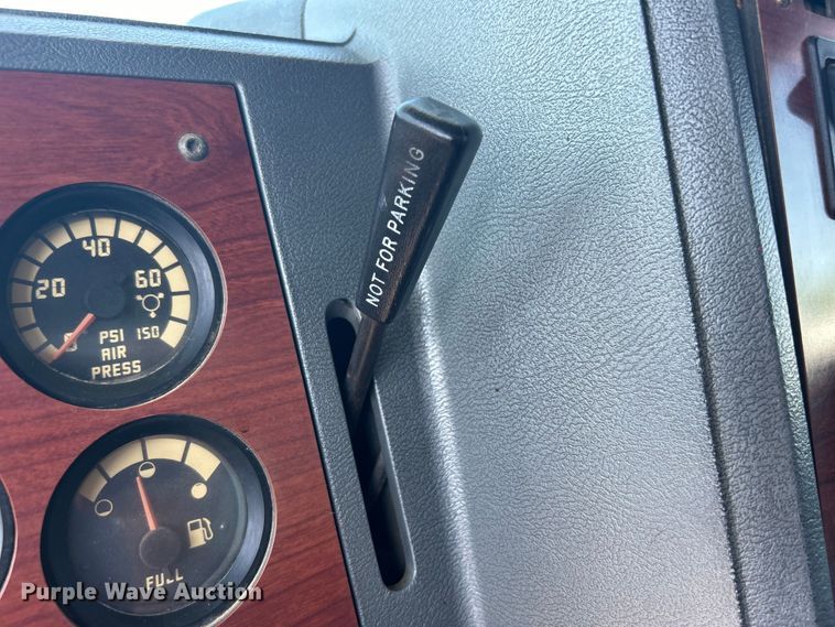 image for item EG1447 2000 Mack CH613 flatbed truck