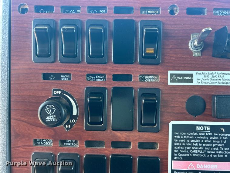 image for item EG1447 2000 Mack CH613 flatbed truck