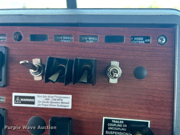 image for item EG1447 2000 Mack CH613 flatbed truck