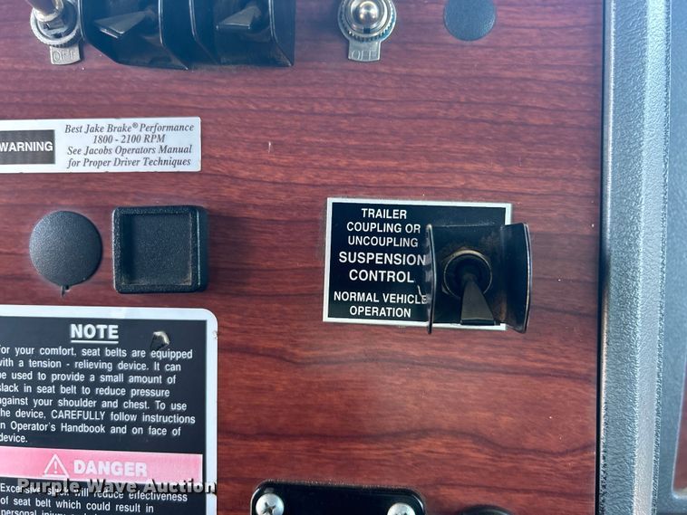 image for item EG1447 2000 Mack CH613 flatbed truck