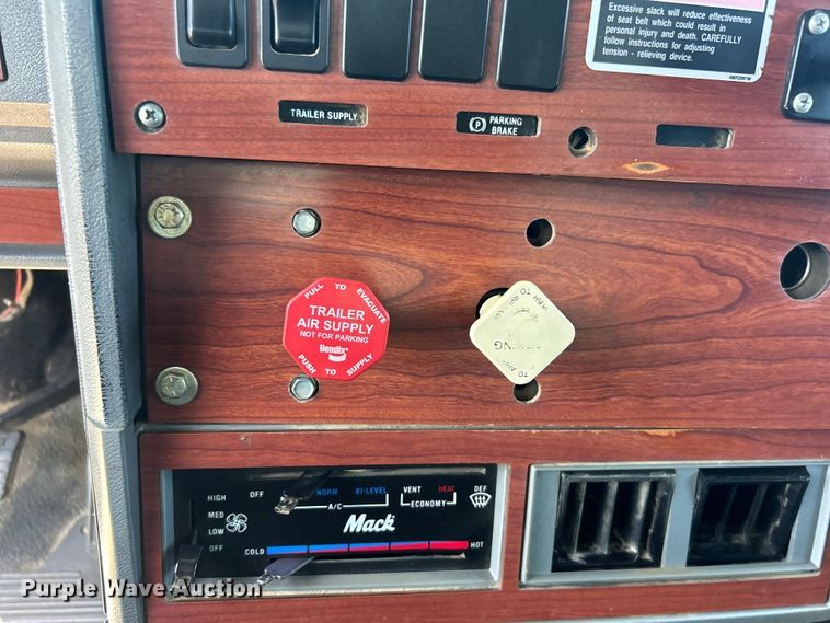 image for item EG1447 2000 Mack CH613 flatbed truck