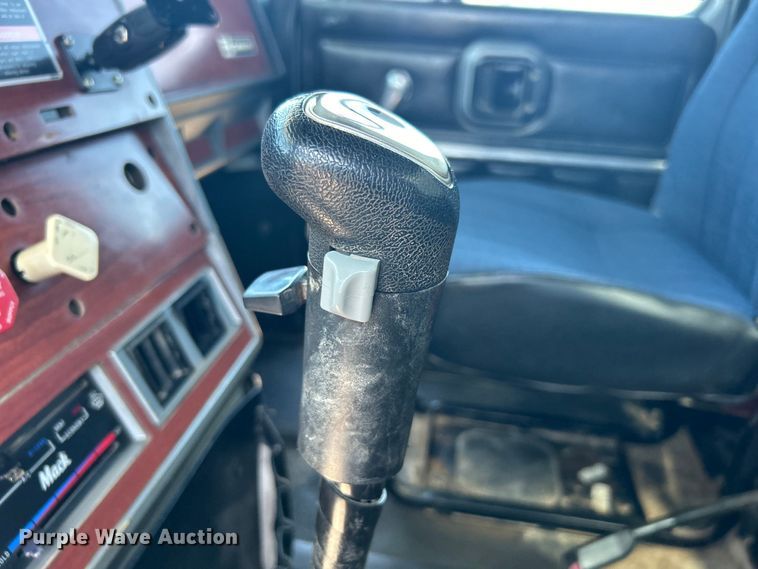 image for item EG1447 2000 Mack CH613 flatbed truck