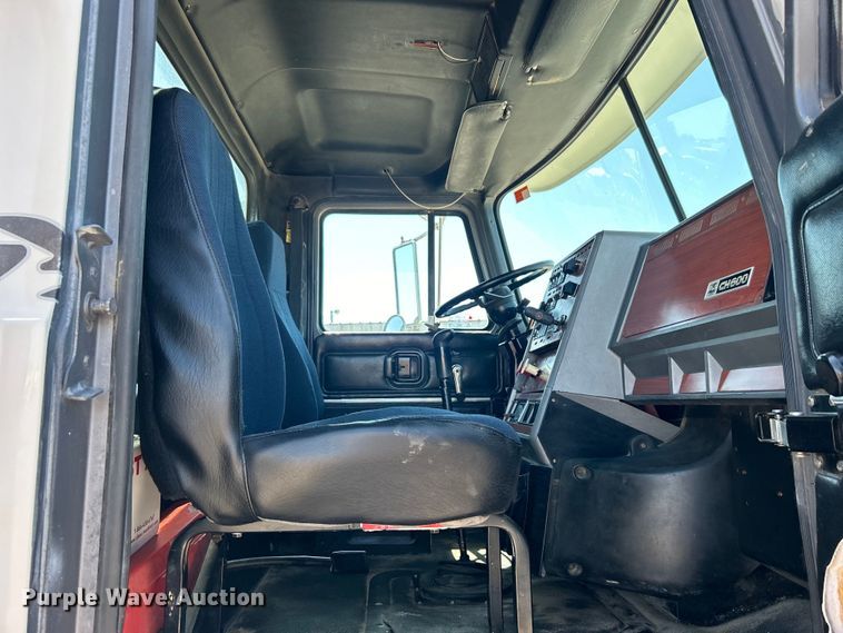 image for item EG1447 2000 Mack CH613 flatbed truck