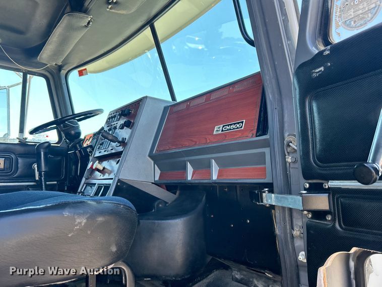 image for item EG1447 2000 Mack CH613 flatbed truck