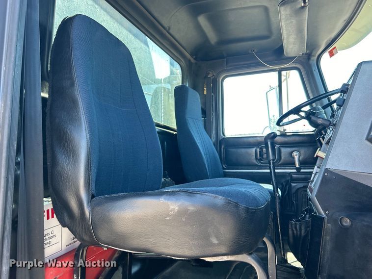 image for item EG1447 2000 Mack CH613 flatbed truck