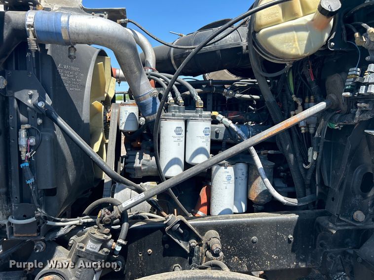 image for item EG1447 2000 Mack CH613 flatbed truck