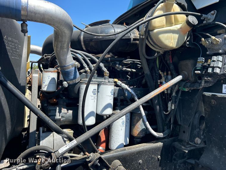 image for item EG1447 2000 Mack CH613 flatbed truck