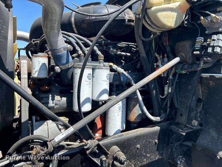 image for item EG1447 2000 Mack CH613 flatbed truck