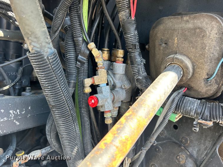 image for item EG1447 2000 Mack CH613 flatbed truck