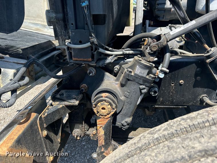 image for item EG1447 2000 Mack CH613 flatbed truck