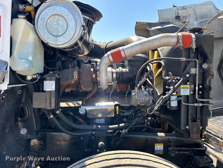 image for item EG1447 2000 Mack CH613 flatbed truck