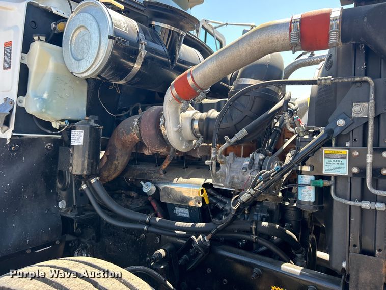 image for item EG1447 2000 Mack CH613 flatbed truck