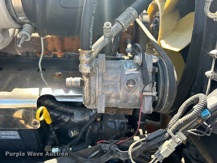 image for item EG1447 2000 Mack CH613 flatbed truck