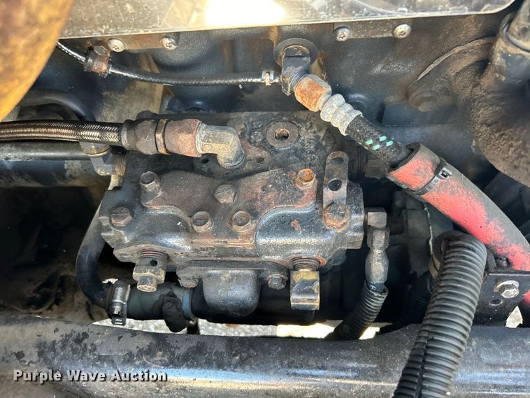 image for item EG1447 2000 Mack CH613 flatbed truck