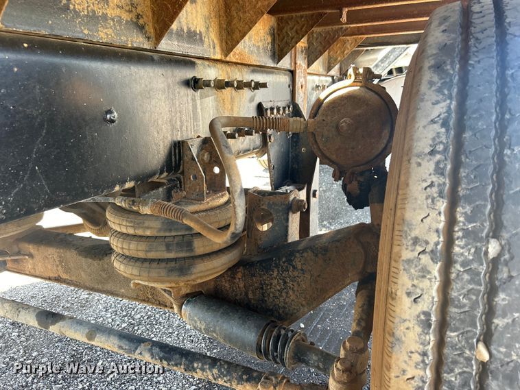 image for item EG1447 2000 Mack CH613 flatbed truck