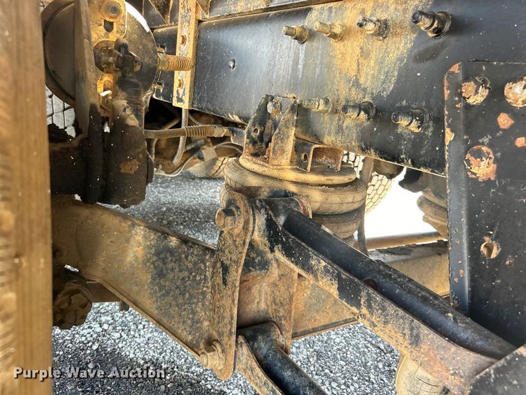 image for item EG1447 2000 Mack CH613 flatbed truck