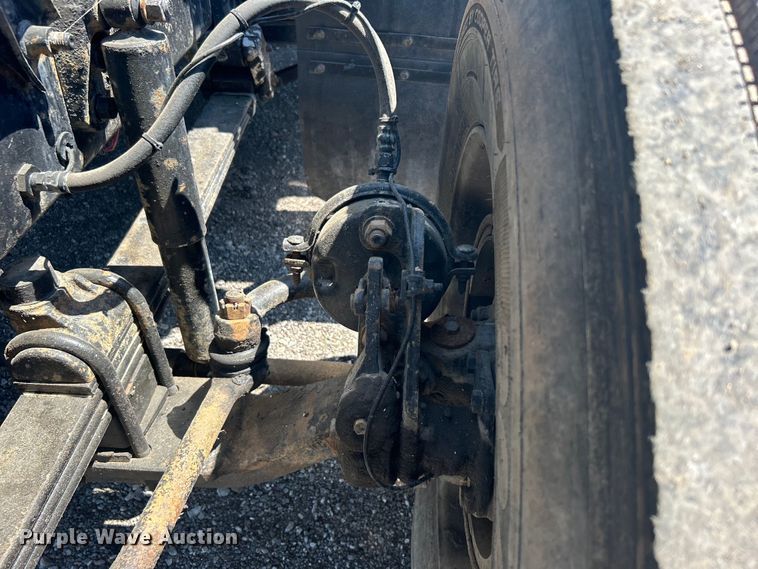 image for item EG1447 2000 Mack CH613 flatbed truck