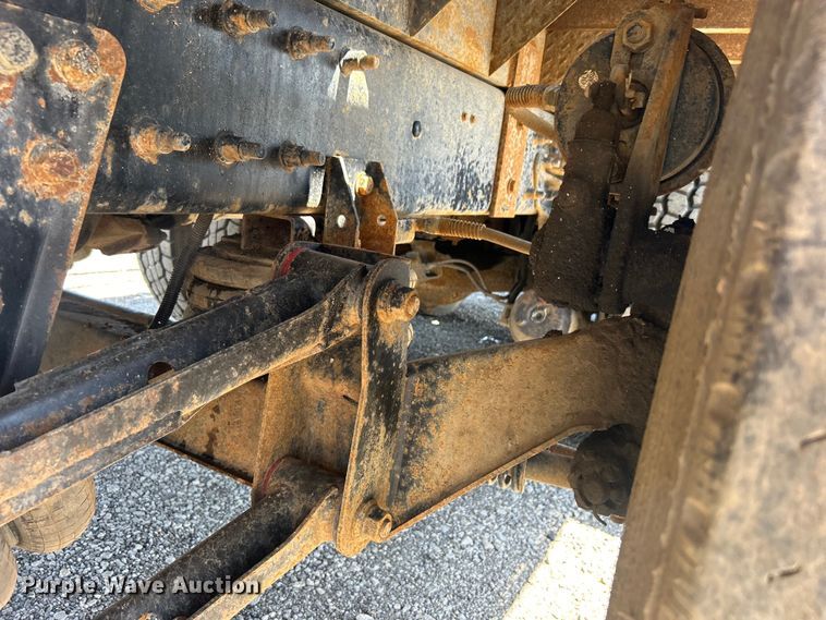 image for item EG1447 2000 Mack CH613 flatbed truck