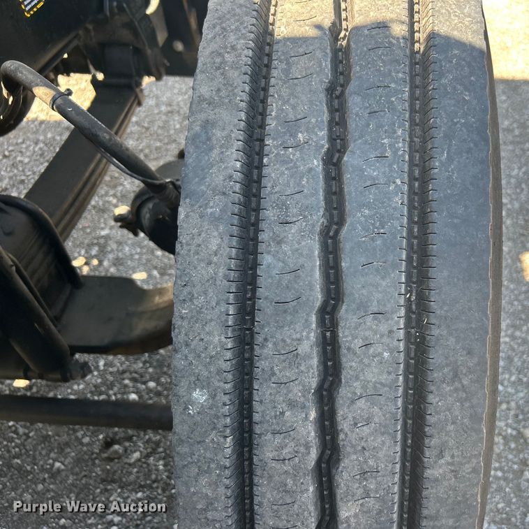 image for item EG1447 2000 Mack CH613 flatbed truck