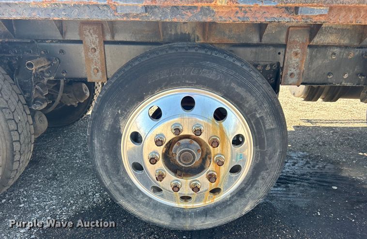 image for item EG1447 2000 Mack CH613 flatbed truck