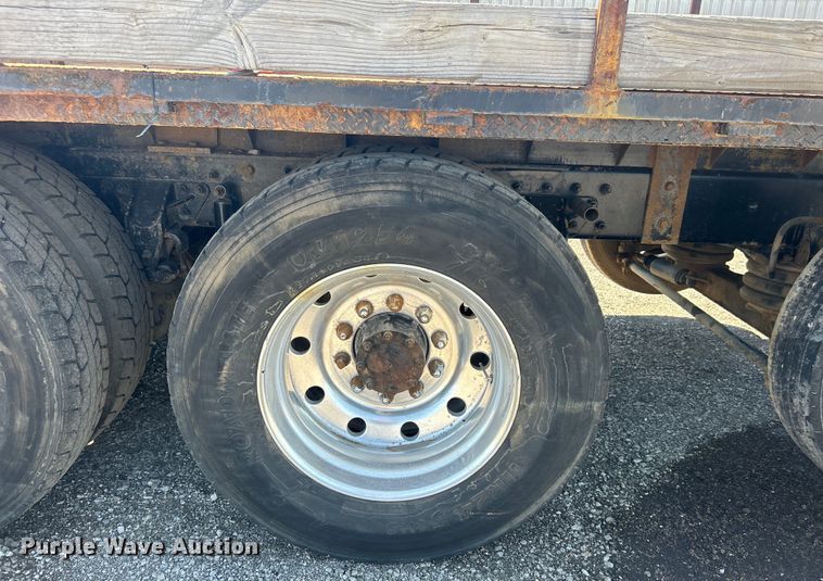 image for item EG1447 2000 Mack CH613 flatbed truck