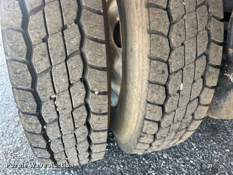 image for item EG1447 2000 Mack CH613 flatbed truck